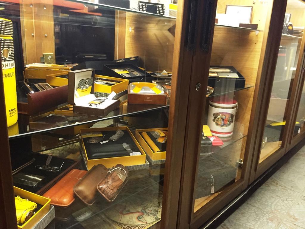 阿尔木间朱尼耶皇宫酒店 外观 照片